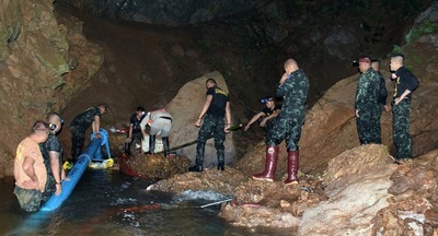 ​Илон Маск предложил правительству Тайланда свой способ спасения застрявших в пещере школьников