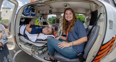 Старшеклассники из Теннесси попробовали себя в роли медсестер в летнем лагере при Университете Карсон-Ньюман