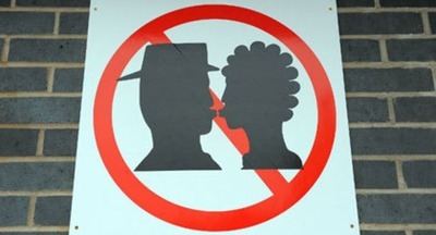 ​Школьникам и студентам в Таиланде запретили обниматься и целоваться