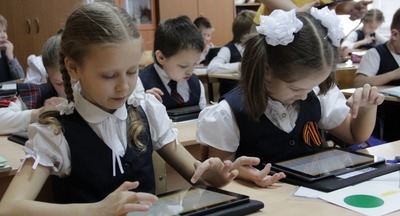 Депутат Госдумы предложил бесплатно выдавать всем пятиклассникам планшеты