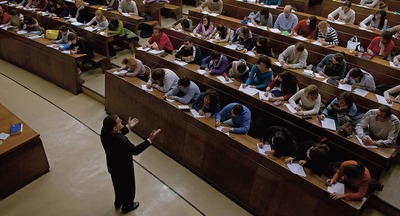 Испанский парламент намерен вернуть преподавание философии в институты