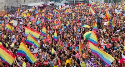 Шотландия ввела в школах уроки о правах ЛГБТ