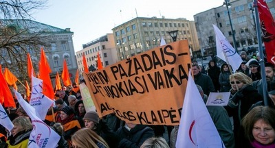 Бастующие учителя Литвы добились увольнения министра образования