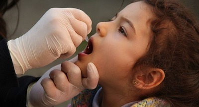 Всё, что нужно знать о вакцинации против полиомиелита, и почему «разобщения детей» не избежать