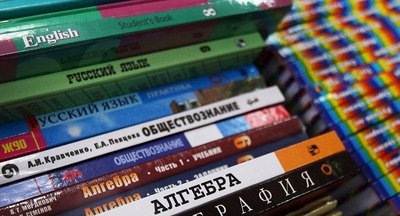 В Новокузнецке родителям предложили бесплатно получить учебники, которые они сначала купят для школы