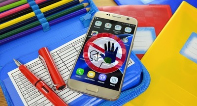 В Бийской школе запретили мобильники