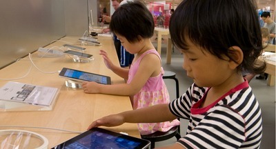 Дети в Сингапуре раньше всех в мире получают гаджеты с доступом в интернет
