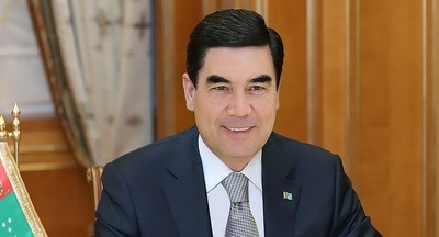 В Туркмении школьников обязали покупать книги президента