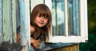 Больше половины россиян не отправляет детей в лагерь