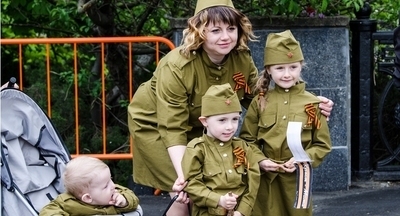 ​«Одежда для смерти»: родители отказываются одевать детей в военную форму