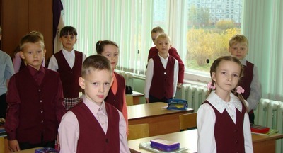 Педагог в одной из школ в Электростали заставила учеников стоять на протяжении двух уроков