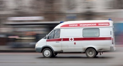Ученика омской школы доставили в больницу с ножевым ранением после драки