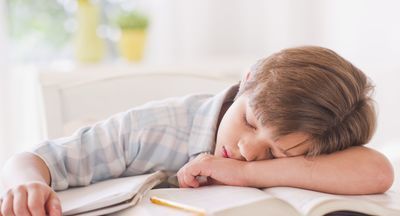 Ученые выяснили, как дневной сон влияет на здоровье школьников