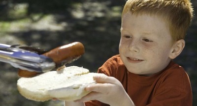 Россиян попросили не кормить детей их любимой едой – сосисками с макаронами