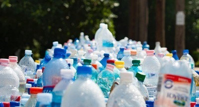 Индийская школа берет плату за обучение пластиковыми бутылками