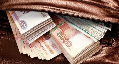 Выпускникам каких вузов платят более 100 тысяч рублей