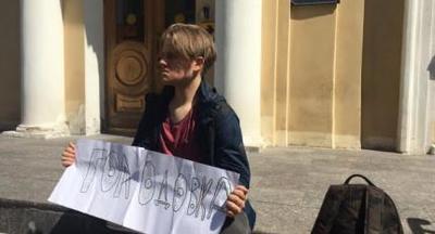 Голодный протест – петербургский школьник объявил войну платным обедам