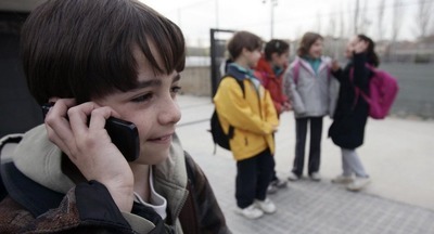 Половина россиян выступила против запрета смартфонов в школе