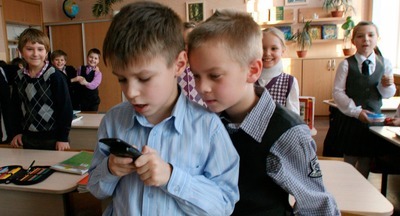 ВЦИОМ: более 60% россиян уверены, что запрет гаджетов в школе позитивно скажется на учебе