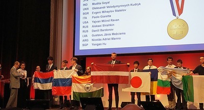 Российские школьники взяли золото на олимпиаде по химии в Париже