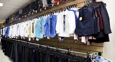 Роскачество признало безопасными 60% школьных пиджаков для мальчиков