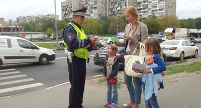Госавтоинспекция: родители должны учить детей правилам поведения на дороге