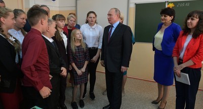 Владимир Путин поздравил учеников школы в Тулуне с Днем знаний