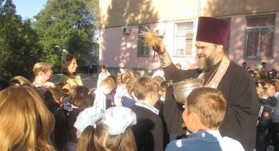 В волгоградской школе отменили молебен из-за протеста родителей