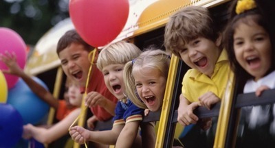 Дмитрий Медведев подписал новые требования к детским автобусным экскурсиям
