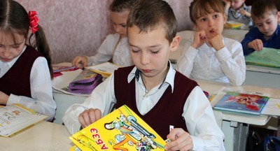 Школы Кубани получили 1,5 тысячи учебников по адыгейскому языку