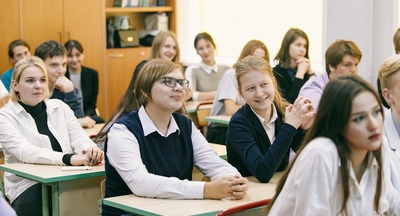 Полина Гагарина и Ёлка провели уроки музыки в московских школах