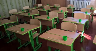 В школе Новокузнецка родителей первоклассников обязали закупить парты