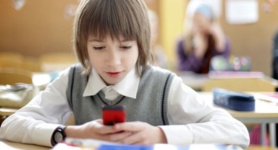Министр образования Удмуртии: запрещать телефоны в школах не будут