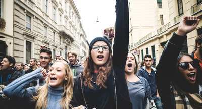 Протесты во Франции поддержали 4% сотрудников начальной и старшей школы