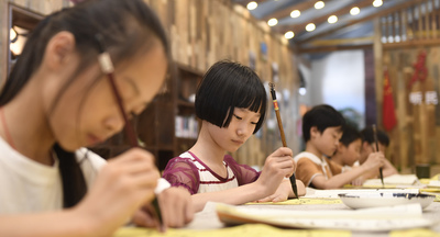 Китайские школьники обрушили рейтинг приложения для домашних заданий, чтобы не делать уроки