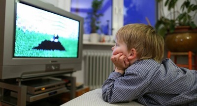 Украинских школьников начнут учить по ТВ