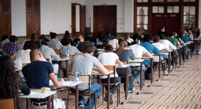 Французские школьники не будут сдавать «baccalaureat» из-за коронавируса