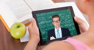 Минпросвещения: онлайн-обучение не станет заменой школы