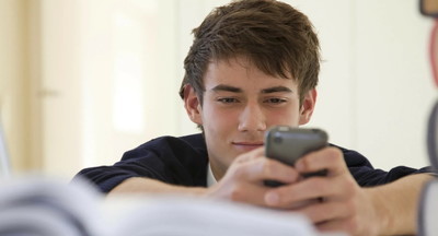 Школьникам хотят запретить использовать смартфоны для дистанционного обучения