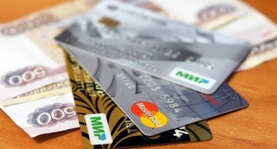 Выпускники школ Югры получат банковские карты с деньгами