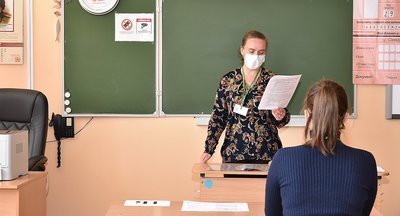 Более 30 тысяч сотрудников пунктов сдачи ЕГЭ в Москве пройдут тестирование на коронавирус
