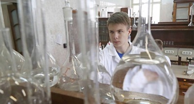 Комитет по образованию и науке: результаты ЕГЭ по химии будут трактовать в пользу ученика