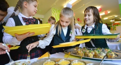 Минпросвещения запустит горячую линию по вопросам питания в школах