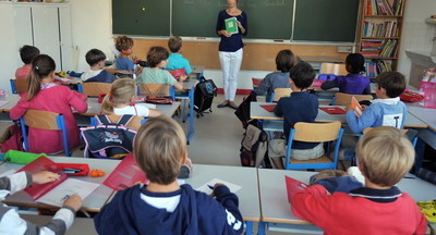 Во Франции отказались от дистанций между учениками в школах