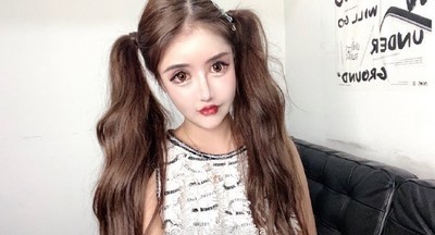 Китайская школьница сделала более 100 пластических операций и «превратилась» в куклу