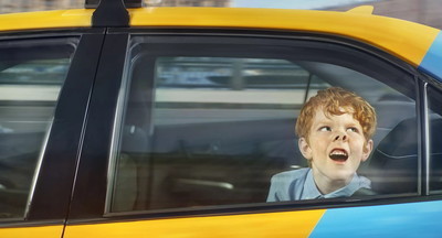 Половина российских родителей не боятся отпускать детей самостоятельно пользоваться такси