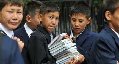 В Казахстане школьников и студентов перевели на дистант