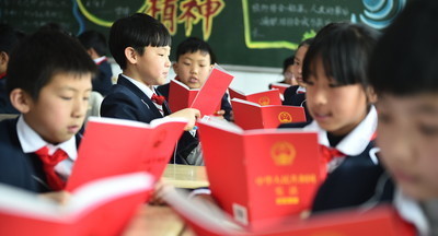 В Китае из школьных библиотек уберут все книги, «пропагандирующие ценности Запада»