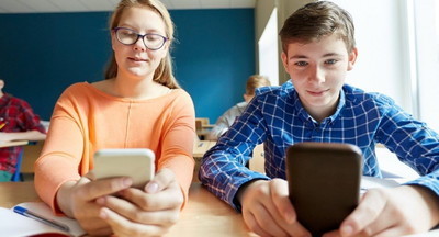Педагог из Екатеринбурга предложил принять закон о чистых и свободных от смартфонов и интернета школ