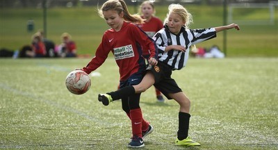 В пяти городах России открыли бесплатные футбольные секции для девочек